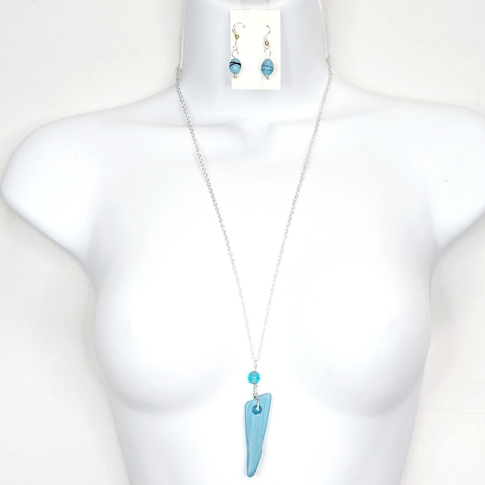 Blue Stone Pendant Silver Chain Necklace with Dangle Earrings